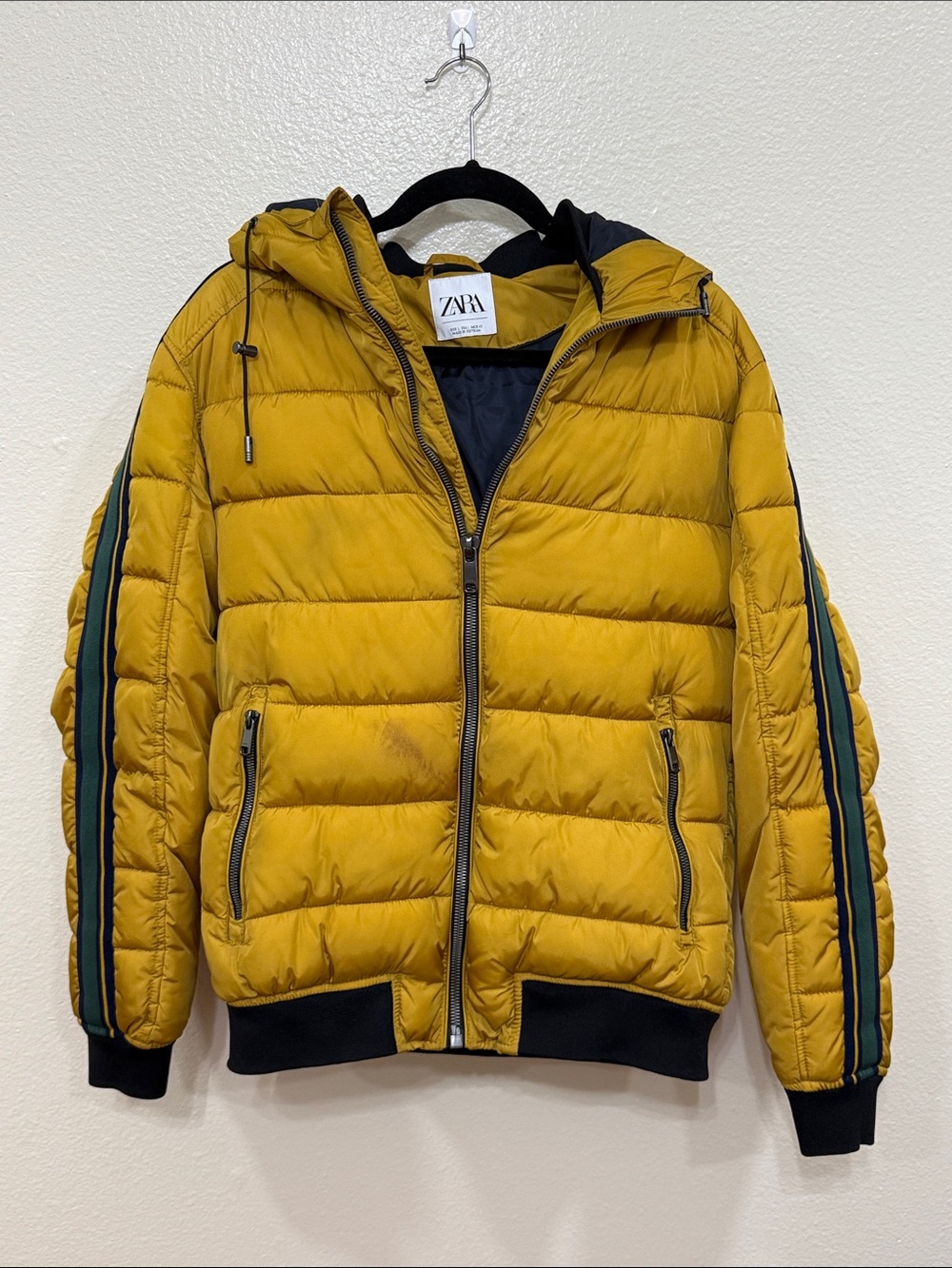 Zara Men’s Mustard Yellow Hooded Puffer Jacket Size Large